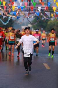 BIB: 40990
                            <button type="button" onclick="openModal(9916991)" class="btn btn-primary btn-sm float-right btn-popup" data-toggle="modal" data-target=".modal-high-quality">
                        <i class="fas fa-shopping-cart"></i> Add to Cart
                    </button>
                                            <button type="button" onclick="isThisMe(9916991, true)" class="btn btn-success btn-sm float-right btn-popup btn-isme hidden" data-toggle="tooltip" data-placement="bottom" title="นี่คือรูปของคุณใช่ไหม คลิกที่นี่เพื่อเอาเข้าอัลบั้ม">
                        <i class="fas fa-plus"></i> Add to album
                    </button>
                    <button type="button" onclick="isThisMe(9916991, false)" class="btn btn-warning btn-sm float-right btn-popup btn-isnotme hidden">
                        <i class="fas fa-ban"></i> Remove from album
                    </button>